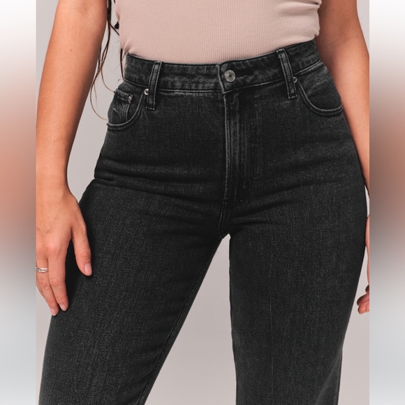 Abercrombie & Fitch “The Mom Highrise Jeans” - Picture 3 of 6